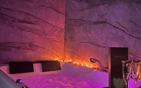 Apartament z Jacuzzi Klimatyzacja Prywatny Parking